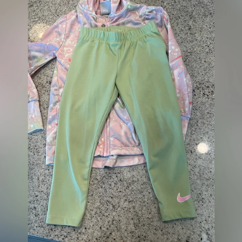 Nike Outfit Girl 4 - Picture 5 of 8